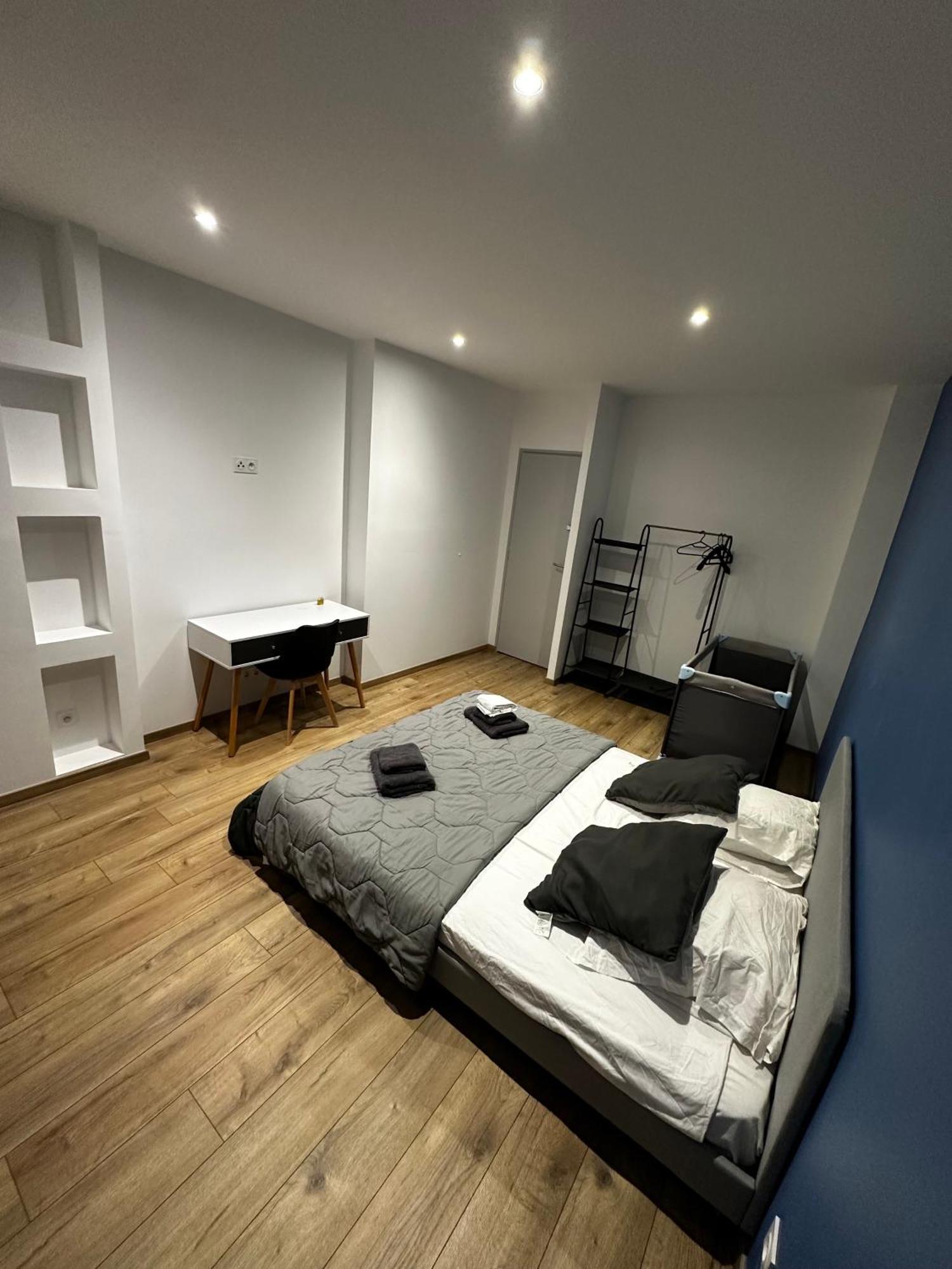 - Grenoble, Caserne De Bonne Grenoble